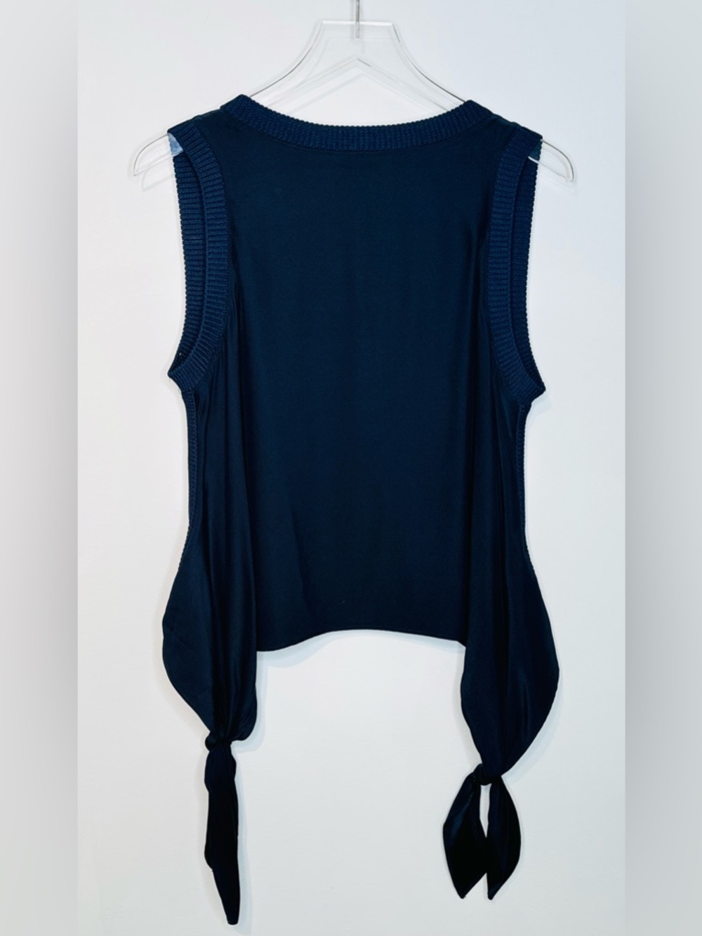 Cinq a Sept Navy Blue Silk V-Neck Sleeveless Side Ties Shirt Blouse Top - Picture 2 of 10